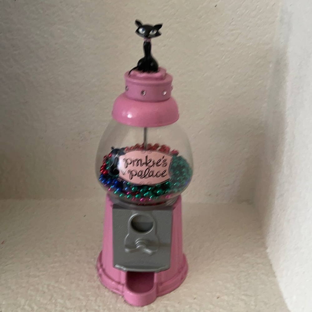 Pinkies palace gumball machine